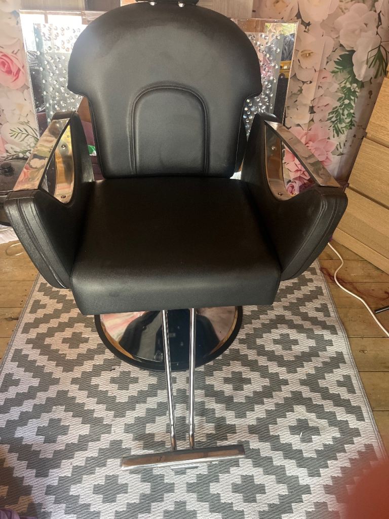 Black Leather hairdresser/Salon Chair - NEW Condition
