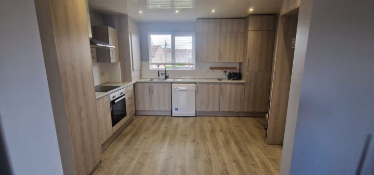 Spacious 3 bedroom flat to rent