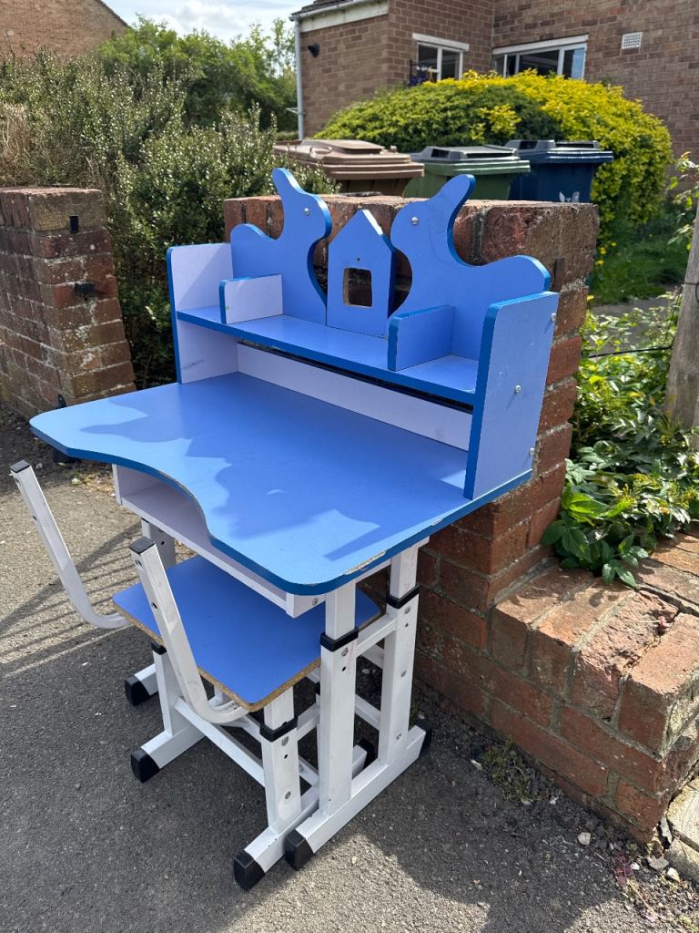 Kids study table 