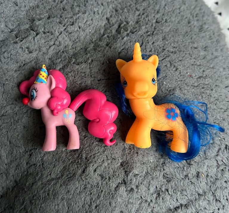 2 pony toys