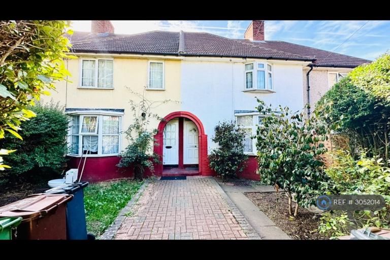 2 bedroom house in Longbridge Road, Dagenham, RM8 (2 bed) (#3052014)
