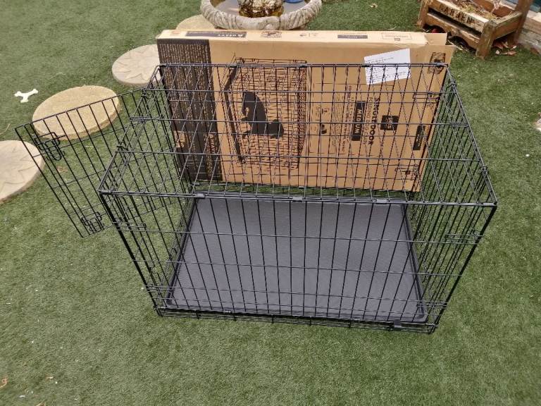 Medium Dog Crate. Only been used 3 times. 