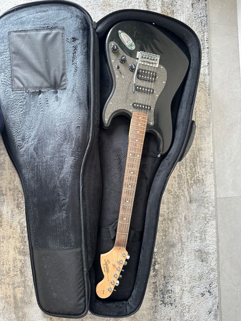 Fender Squire Strat with bag
