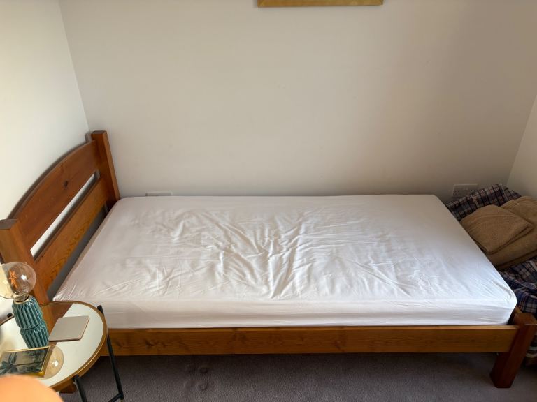 Single bed, wooden frame - Warren Evans