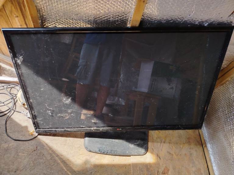 LG Flat Screen TV with Stand – Fair Condition