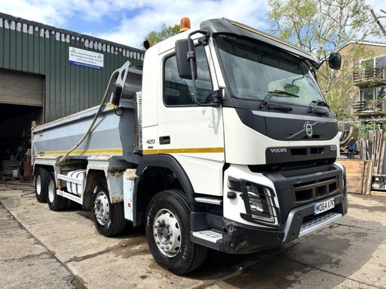 2015 VOLVO FMX-420 8X4 TIPPER
