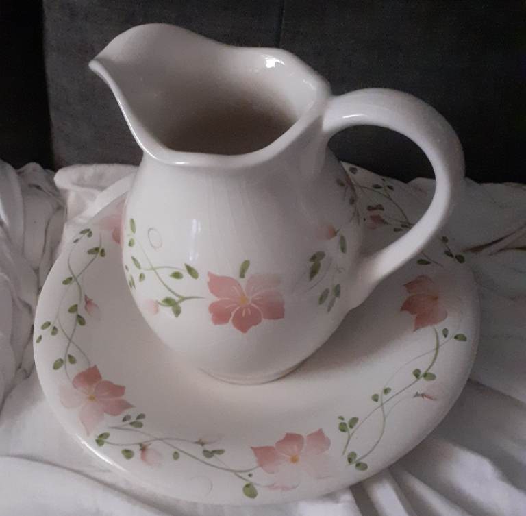 Jug with a bowl 