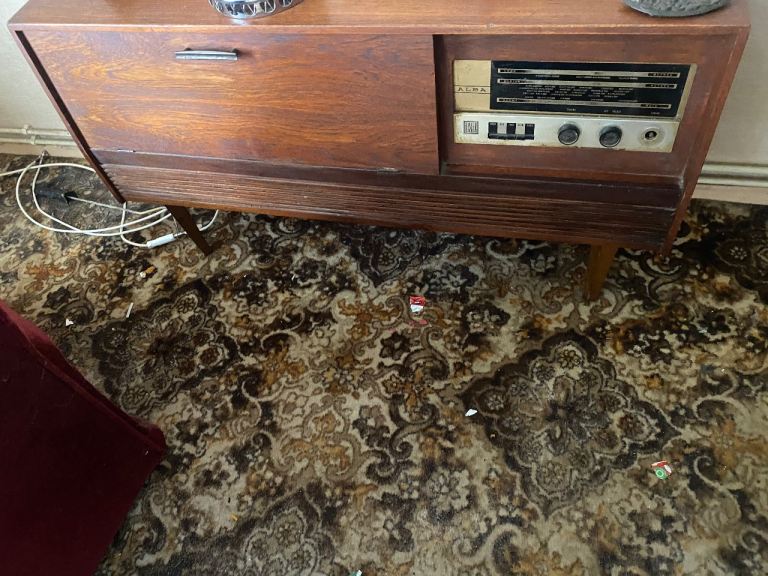 Vintage Wooden Stereo Radio Cabinet – Good Condition