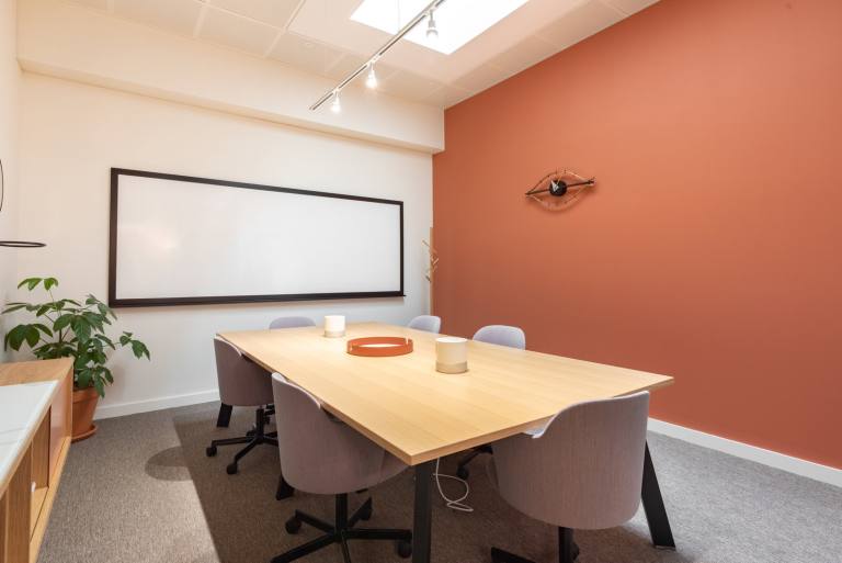 Leeds - LS1 5HD \ Office Space with 5 Workstations - Move In Today