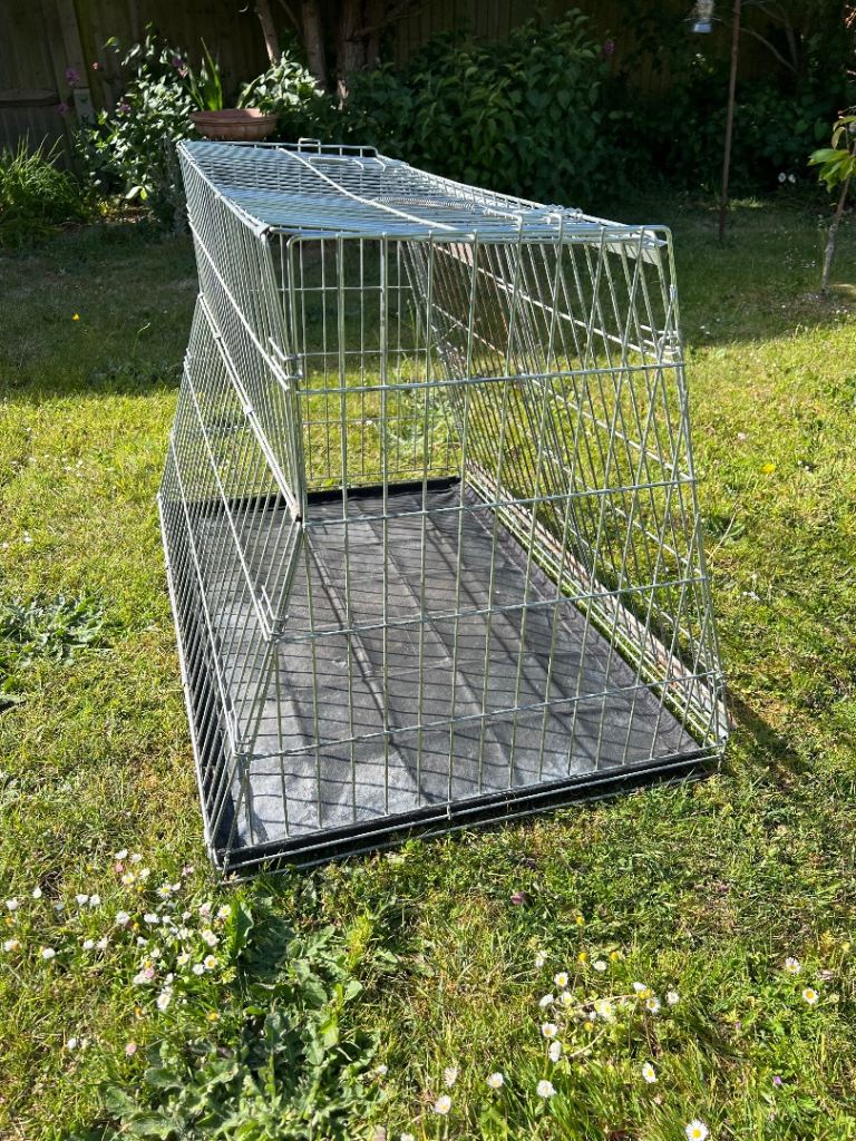 Dog cage for an estate car