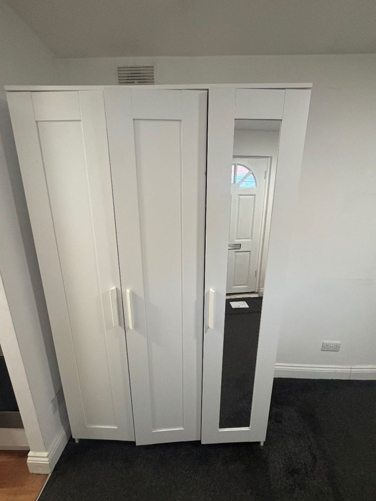 3 door wardrobe 
