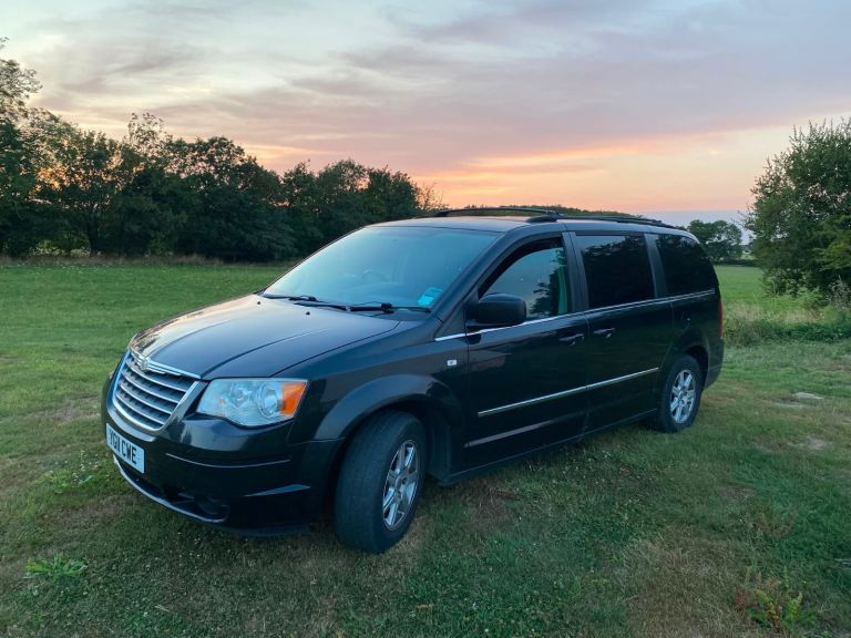 Chrysler, GRAND VOYAGER, MPV, 2011, 2776 (cc), 5 doors, 7 seats, double bed option.