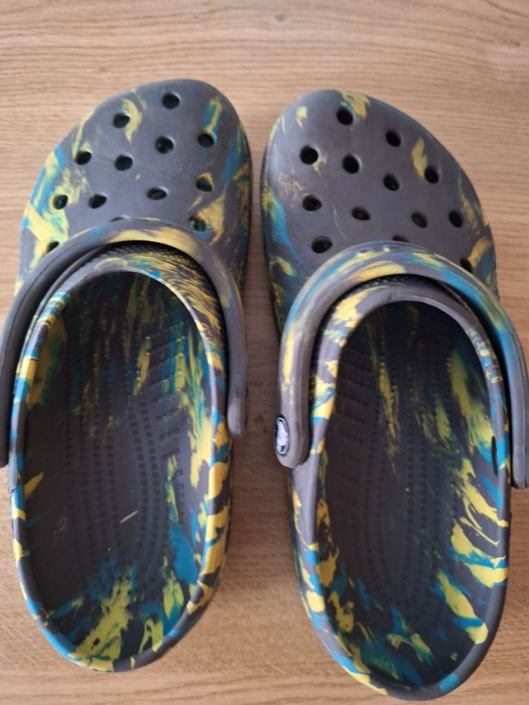 Crocs Classic Clogs – Multicoloured, Good Condition
