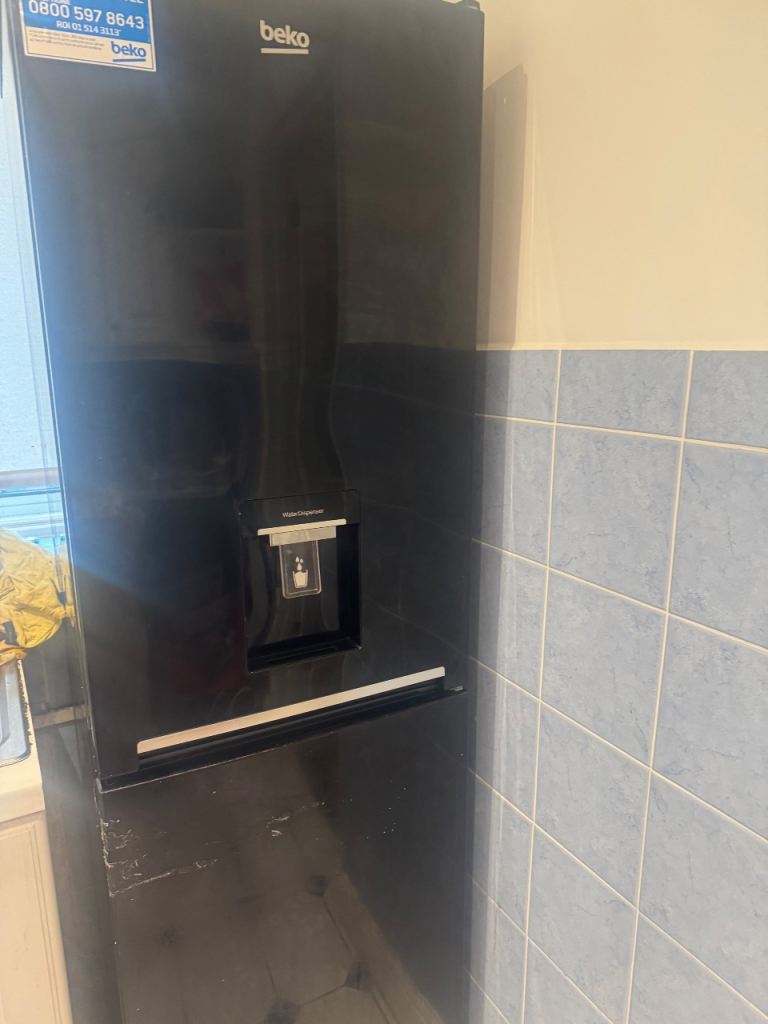 Fridge with water dispenser