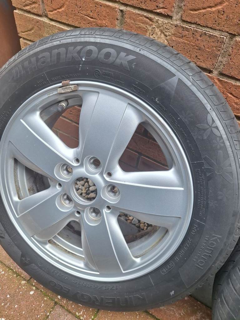 Set of 4 Mini Cooper 15inch alloy wheels with new Hankook tyres
