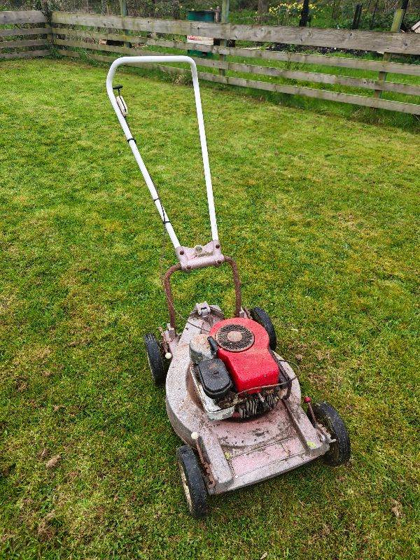 HONDA MOUNTFIELD PETROL OLD LAWNMOWER