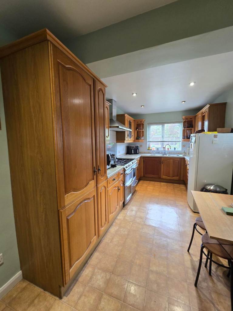 Solid Oak Fitted Kitchen Units & Worktops