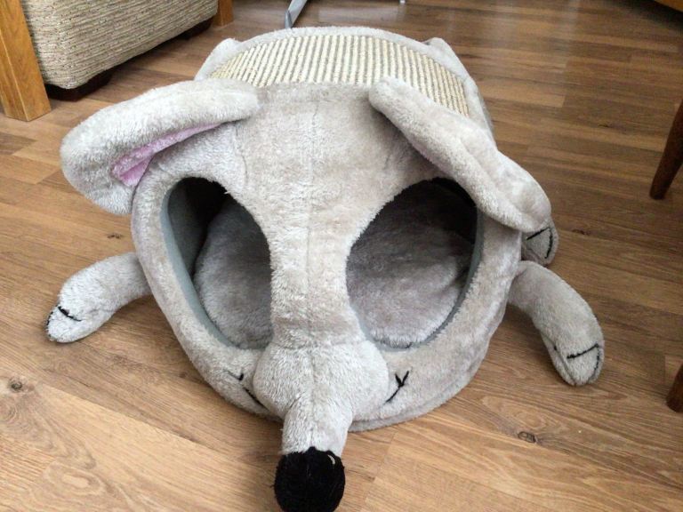 Trixie Grey Mouse Shaped Cat Bed / Scratching Post.
