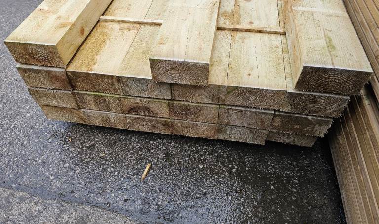 💢 Railway Sleepers Pressure Treated Green For A Longer Life Span.