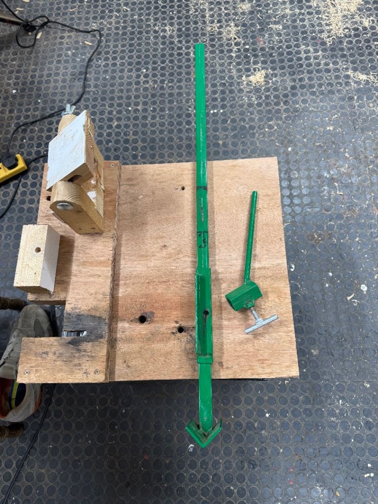 Chisel/gouge sharpening system for wood lathe tools