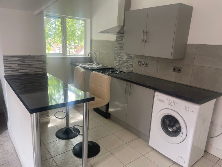 2 Bed Apartment to Rent, Ayres Rd M16