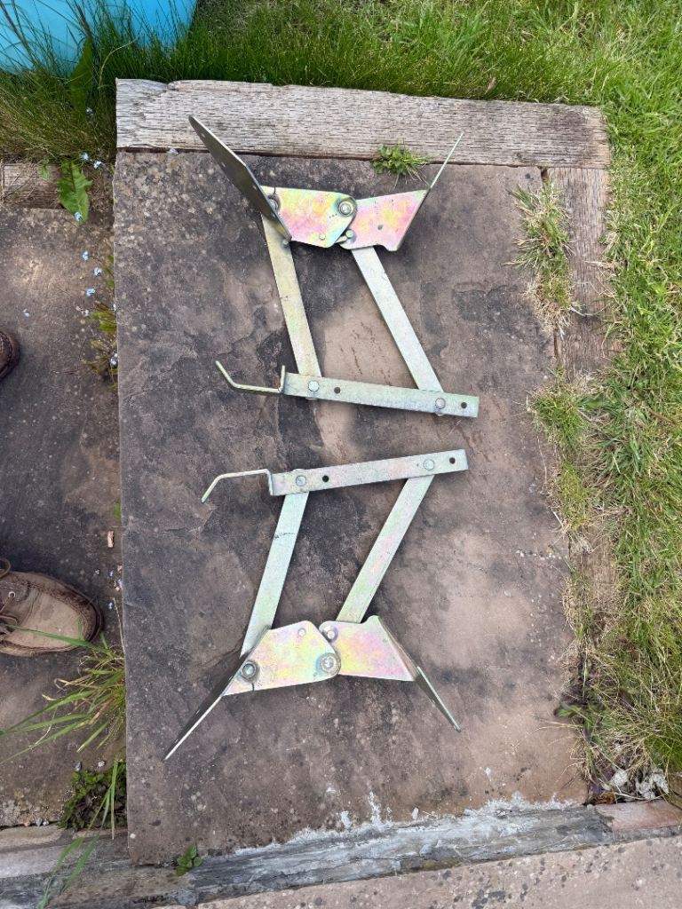 Rock and Roll bed hinges for VW camper