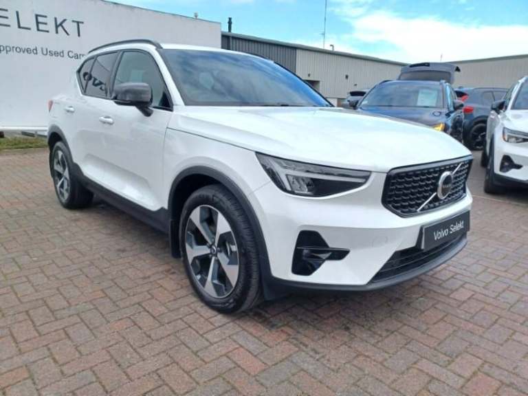 VOLVO XC40 2.0 B3P Plus Dark 5dr Auto