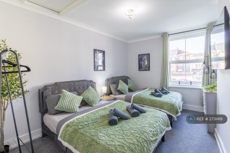 1 bedroom flat in Kingston House, Southsea, PO5 (1 bed) (#2731419)