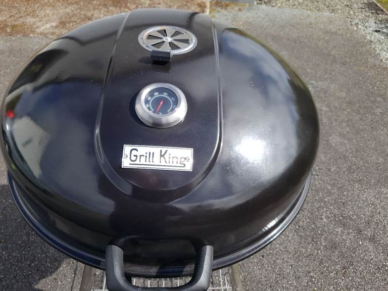 Grill King kettle charcoal BBQ