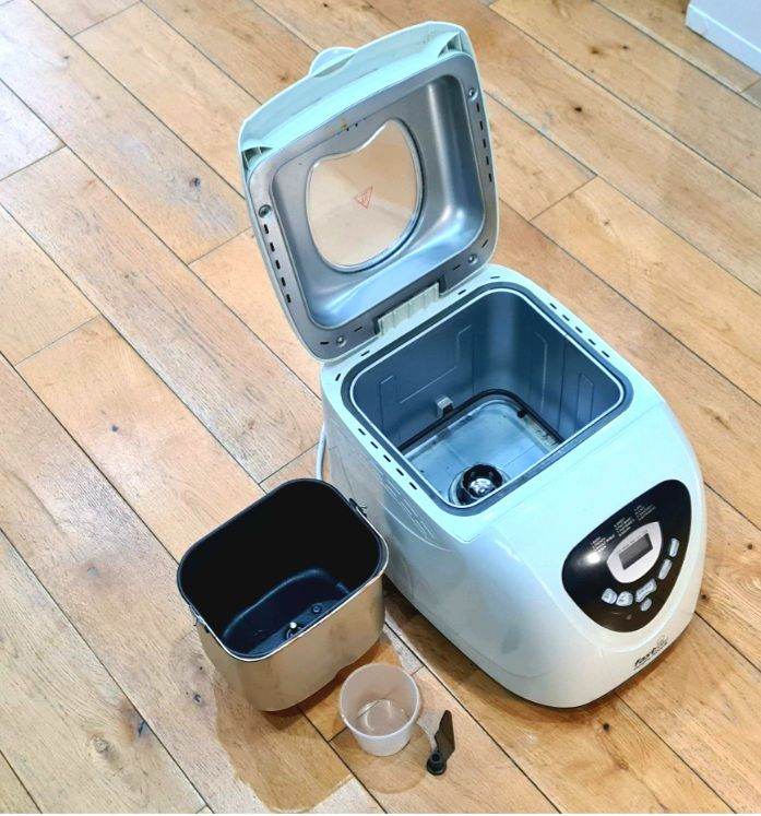 Breadmaker automatic baking 