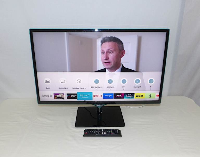 Samsung 27 inch Smart LED TV Built-in Freeview HD, £70.00 for Sale