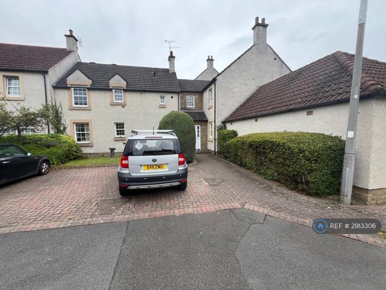 2 bedroom flat in Hillpark Court, Edinburgh, EH4 (2 bed) (#2913306)