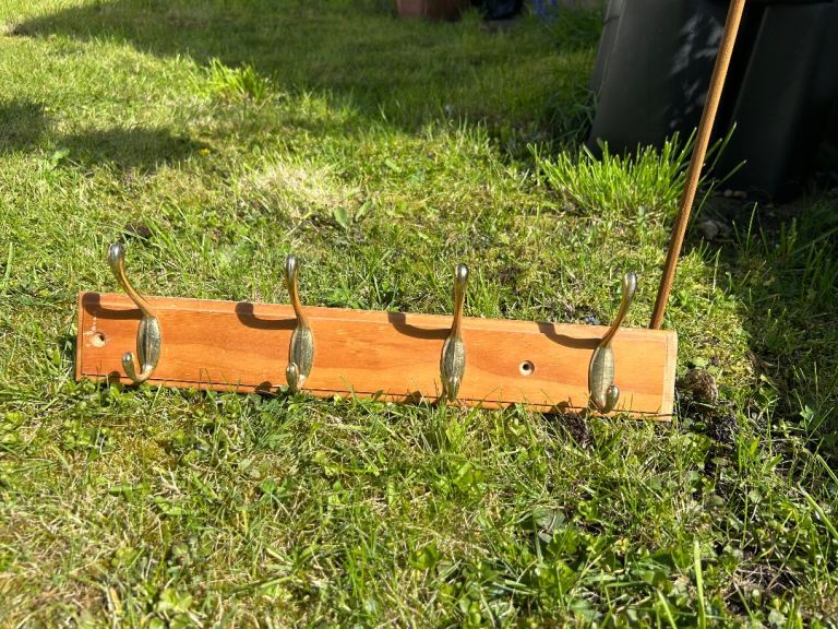 4-hook rail coat hanger