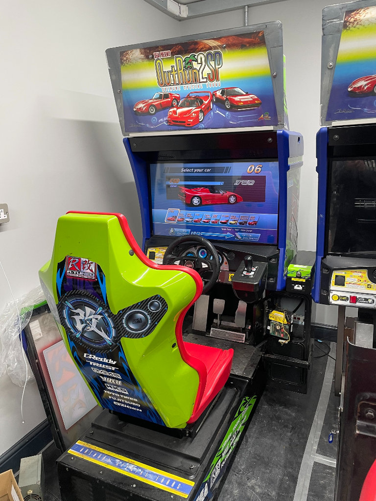 SEGA OUTRUN 2 SPECIAL TOURS SINGLE SIT DOWN ARCADE MACHINE