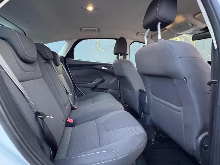 2013 Ford Focus 1.0 125 EcoBoost Titanium Navigator 5dr HATCHBACK PETROL Manual