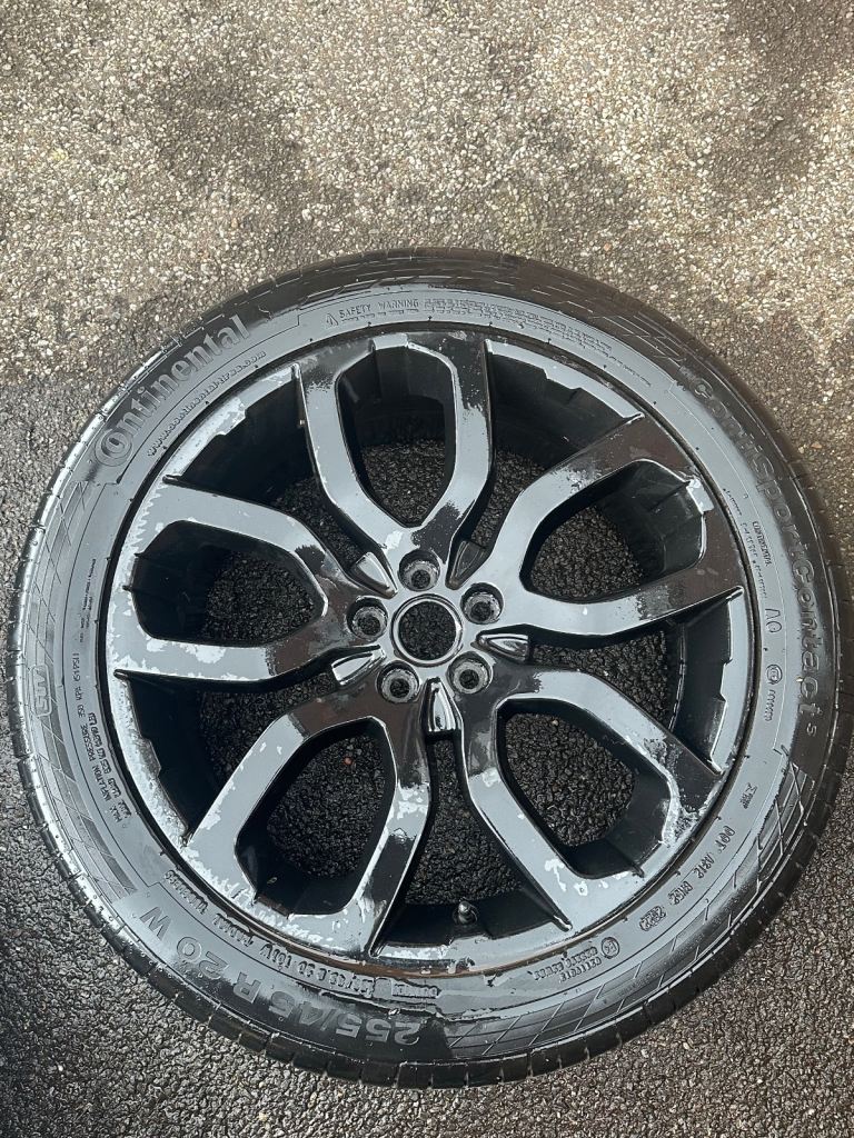 Range Rover Land Rover 20” alloy wheel and tyre 
