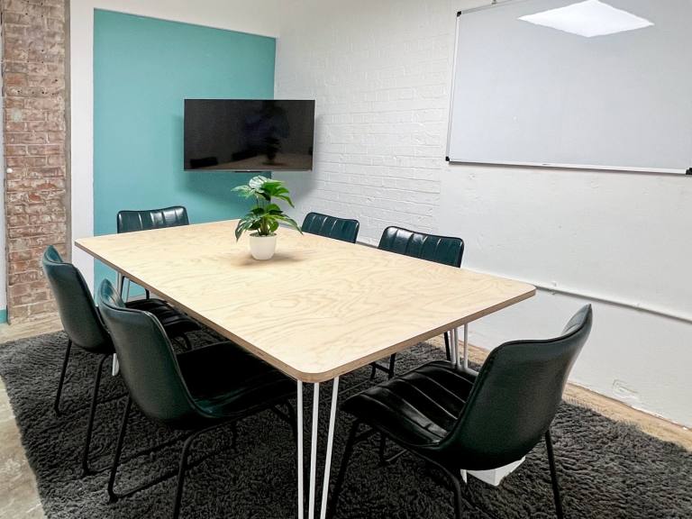 London - SW6 1EL \ Private Office with 4 Desks