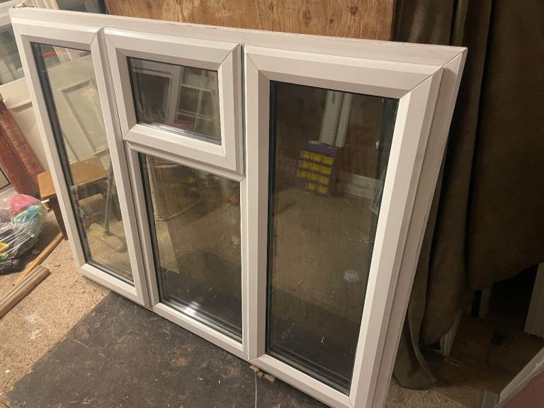 H 118 x W 152 cm - UPVC DOUBLE GLAZED WINDOW - CLEAR GLASS - GOOD CONDITION (REF: LJ188)