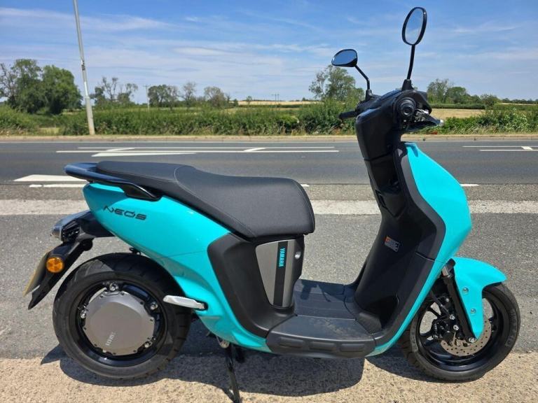 Yamaha NEOs Automatic Electric Scooter