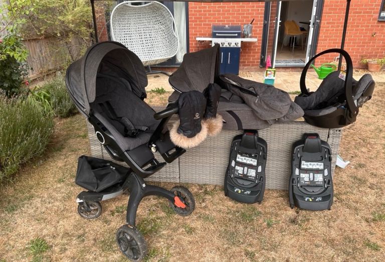 Stokke Xplory V6 Pushchair/pram with Carrycot, Car Seat, and Isofix Base
