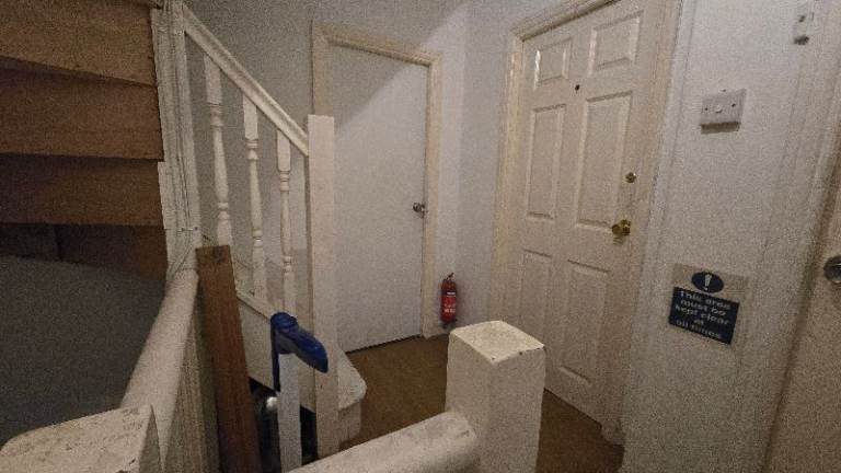 Beautiful cheap box room in Burnt Oak 