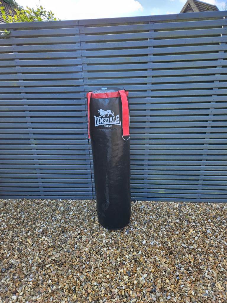 Lonsdale Punchbag and Wall Bracket 