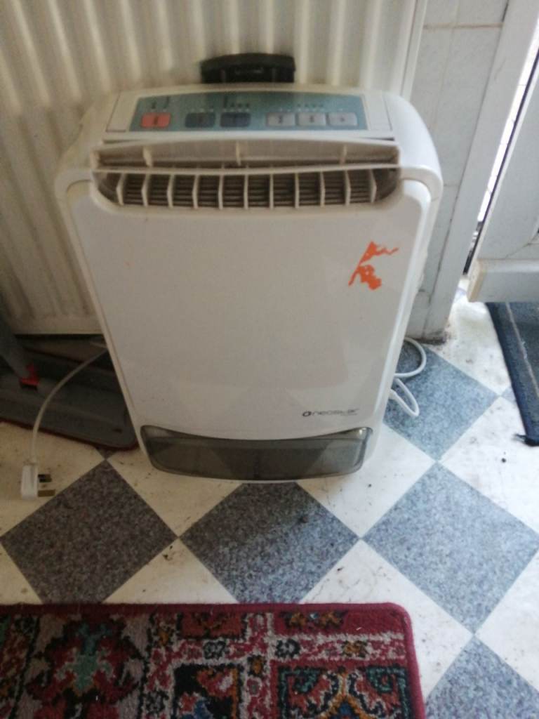 Neo star dehumidifier. 