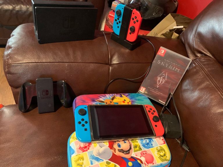 Nintendo Switch Console Bundle – Good Condition