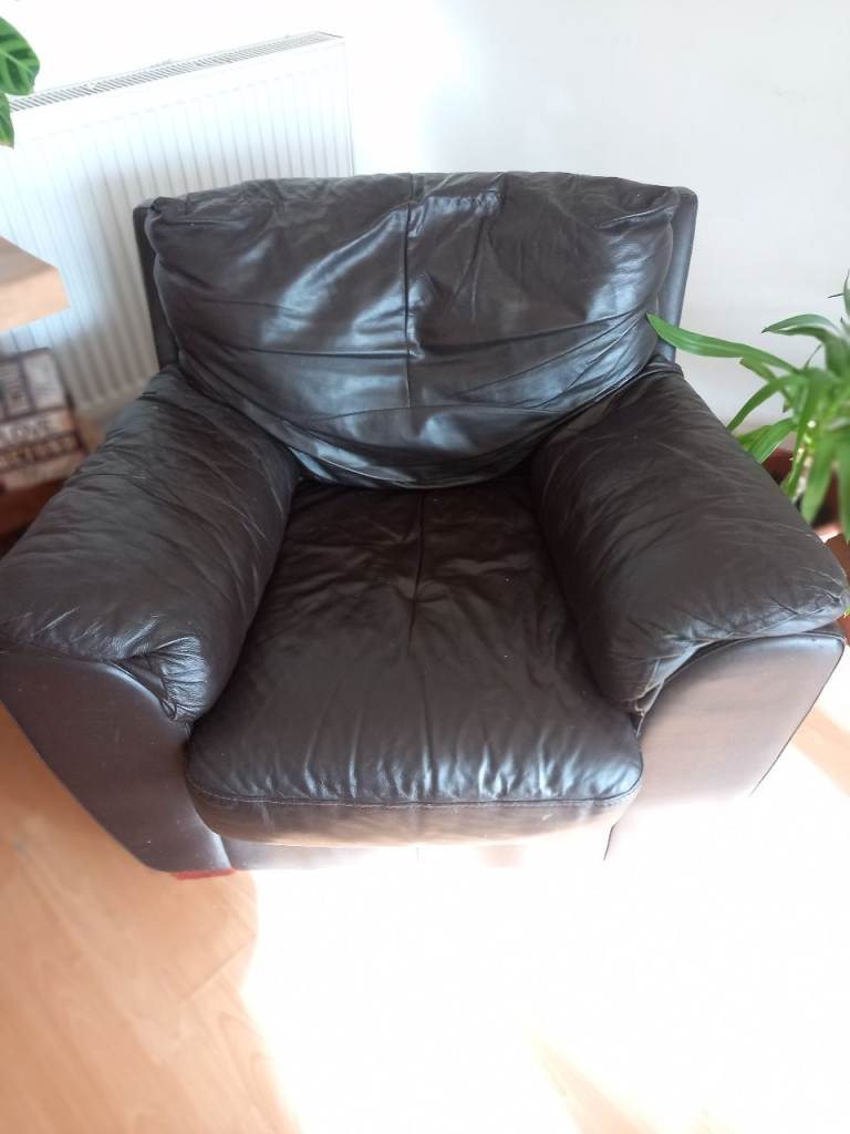 Comfy brown arm chair 