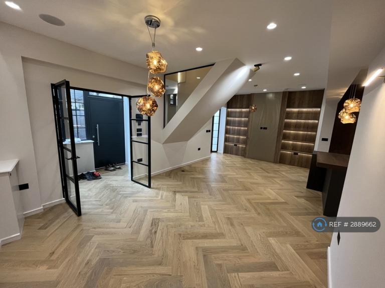 3 bedroom house in Bedford Gardens, London, W8 (3 bed) (#2889662)