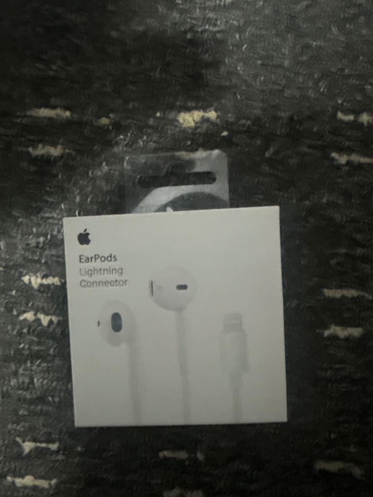 Apple EarPods with Lightning Connector – NEW