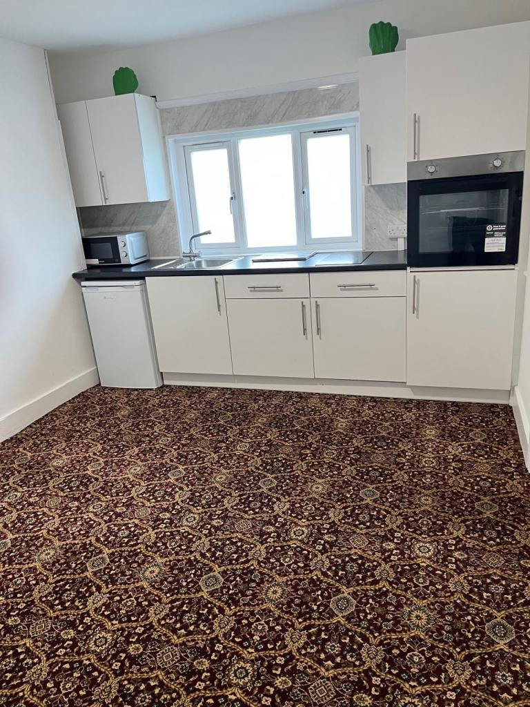 Double Bedroom with en-suite & kitchenette