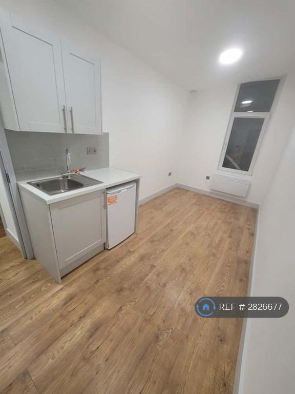 Studio flat in Surbiton Road, Kingston Upon Thames, KT1 (#2826677)