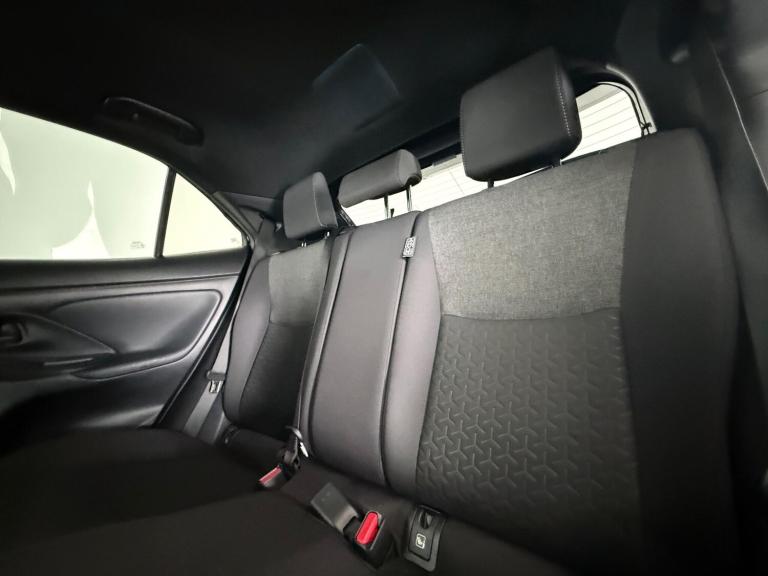 2023 Toyota Yaris Cross 1.5 VVT-h Design E-CVT Euro 6 (s/s) 5dr HATCHBACK Petrol/Electric Hybrid ...